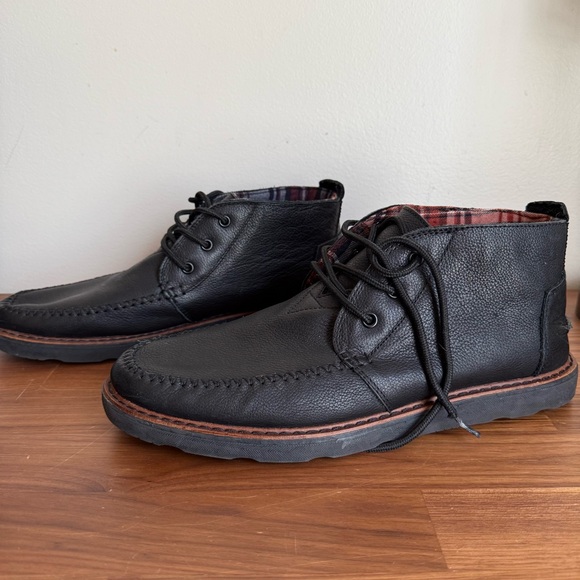 Like New TOMS Chukka Leather Boot Black Full Grain Pebble Leather 12 US